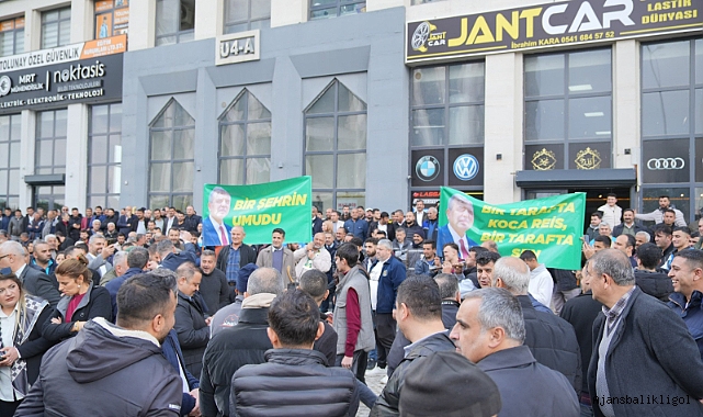 Zam müjdesini halay çekerek kutladılar