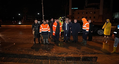 Başkan Beyazgül’den gece yarısı sahada yağış incelemesi