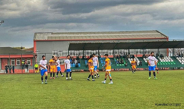 Hilvan Belediyespor-Mezragücü maçı dolu yağışı nedeniyle yarıda kaldı