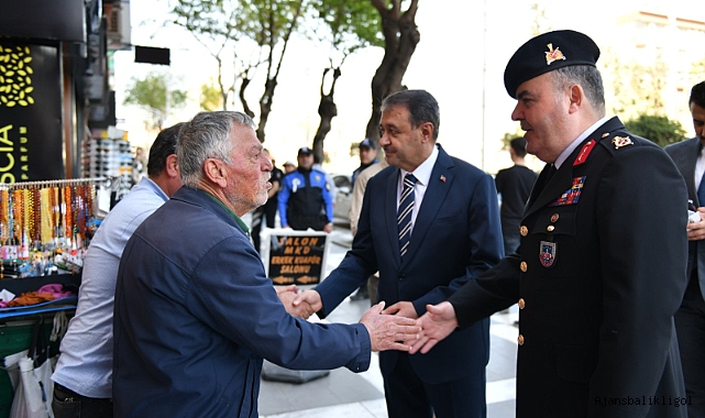 Vali Şıldak, Atatürk Bulvarında vatandaşlarla bir araya geldi