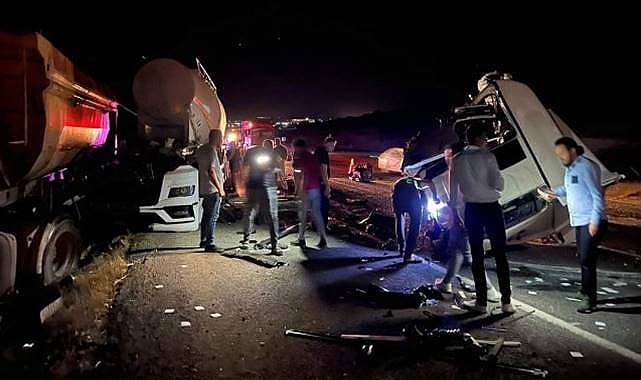 Şanlıurfa’da faciadan dönüldü! Tır kamyona çarptı