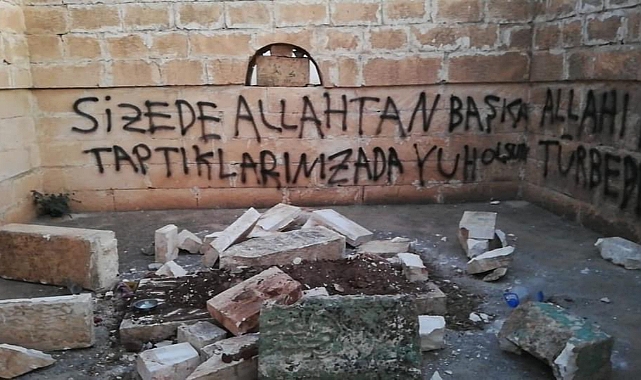 Şanlıurfa'da Türbe Tahrip edildi! Üzerine Bakın Ne Yazdılar