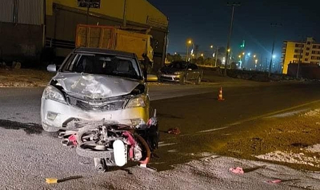 Urfa'da 3 Kişinin Bindiği Motosiklet, Otomobil İle Çarpıştı