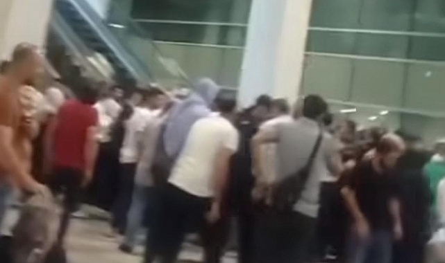 Hacıları Karşılamaya Giden Vatandaş Yürüyen Merdivenin Azizliğine Uğradı! Çok sayıda Yaralı
