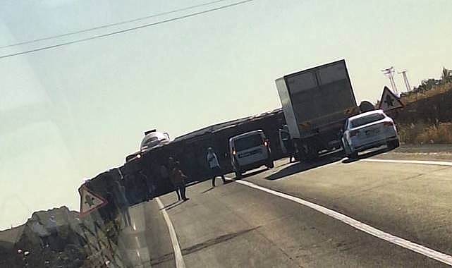 Urfa - Suruç Yolunda Kaza! Yol Ulaşıma Kapandı