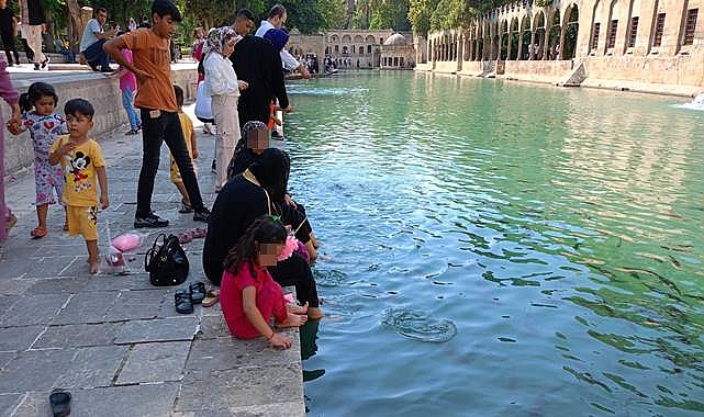 Balıklıgöl'e Ayaklarını Sokup Serinlediler