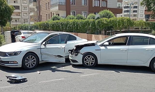 Karaköprü’de Kontrolden Çıkan Araç Kaza Yaptı! 