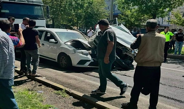 Urfa’da Kırmız Işıkta Bekleyen Araçlara TIR Çarptı! Yaralılar Var 
