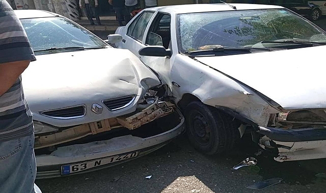 Siverek’te İki Otomobil Çarpıştı!