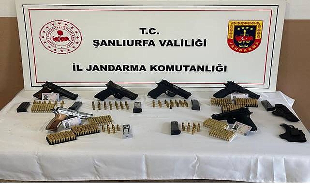 Urfa'da Bir Evde Çok Sayıda Silah Ele Geçirildi