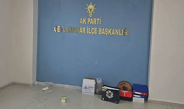Görevden Alınan İlçe Başkanı İlçe Binasındaki Eşyaları da Aldı