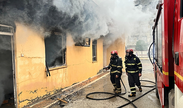 Şanlıurfa Eyyübiye’de Metruk İş Yerinde Yangın Çıktı