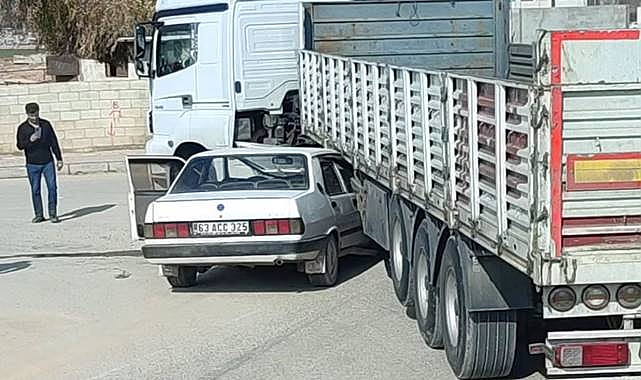 Urfa’da Bir Otomobil, Tırın Altına Girdi!