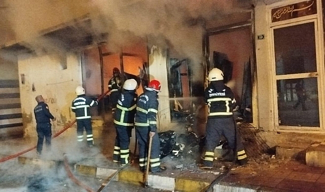 Urfa'da İki İşyeri Cayır Cayır Yandı! Kundaklama Şüphesi!