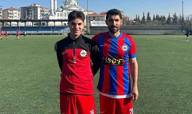 Viranşehir'de Baba-Oğul Aynı Takımda Top Koşturuyor