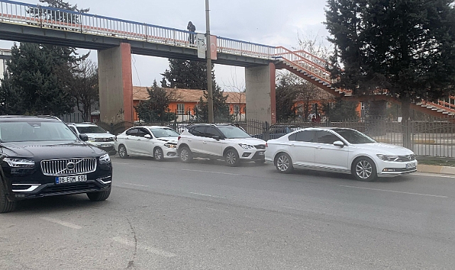 Şanlıurfa'da 3 Aracın Karıştığı Zincirleme Kaza Meydana Geldi