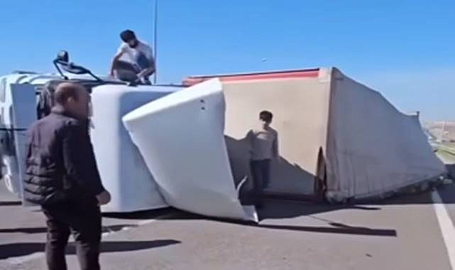 Şanlıurfa’da Kontrolden Çıkan TIR Devrildi! Sürücü Yaralandı 