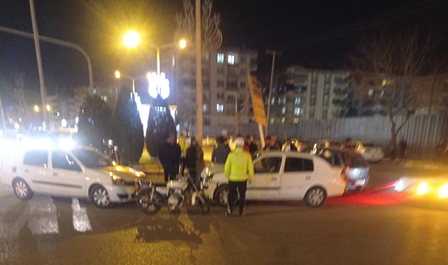 Şanlıurfa’da Trafik Kazası: 2 Araç Kafa Kafaya Çarpıştı