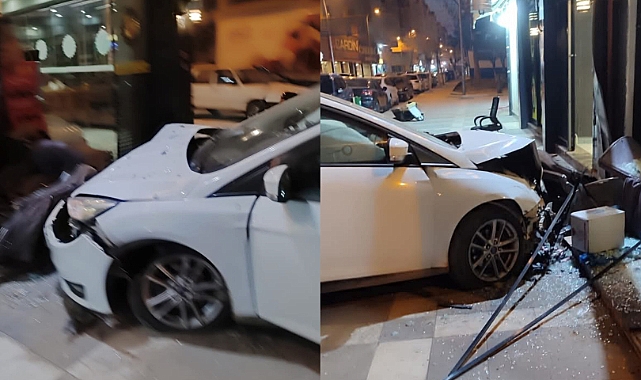 Urfa'da Kontrolden Çıkan Otomobil Duvara Çarptı