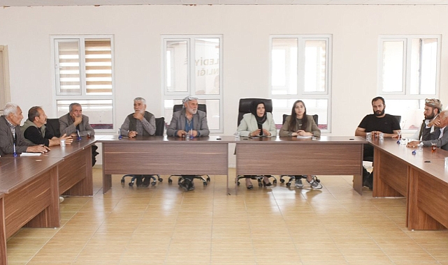 Hilvan Belediye Eşbaşkanı Garip Yeşil, Canlı Hayvan Pazarı Esnafıyla Buluştu