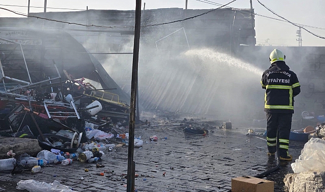Şanlıurfa'da Geri Dönüşüm Tesisinde Yangın!