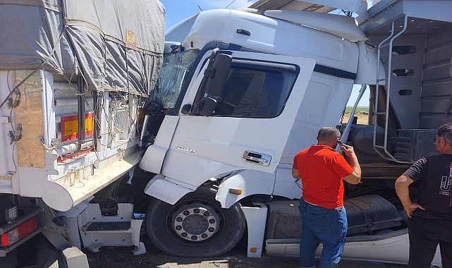 Şanlıurfa'da İki Tır Çarpıştı! 1 Yaralı 