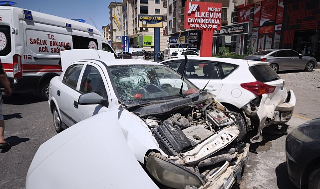 Şanlıurfa Karaköprü'de Zincirleme Kaza: Bir Kişi Araçta Sıkıştı