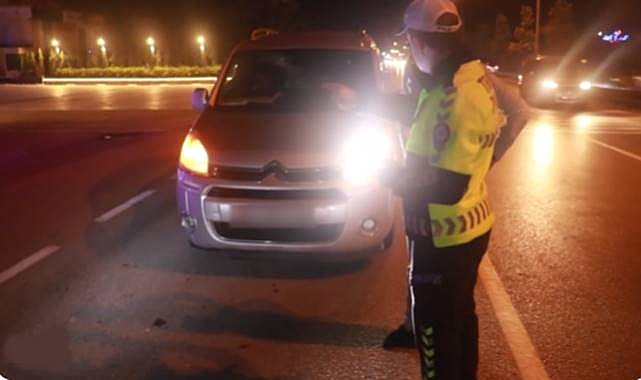 Standart Dışı Far Kullananlara Geçit Yok: On Binlerce Sürücüye Ceza