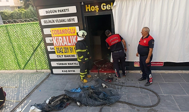 Şanlıurfa Karaköprü'de Gelinlikçi Dükkanında Yangın Paniği