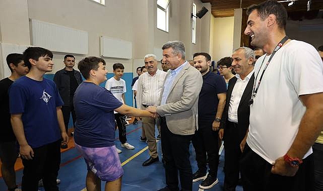 Başkan Günbegi, Gençlerle Gençlik Merkezinde Buluştu