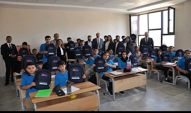 Güneyşehir Ortaokulu Öğrencilerine TKDK’dan Çanta ve Kırtasiye Desteği
