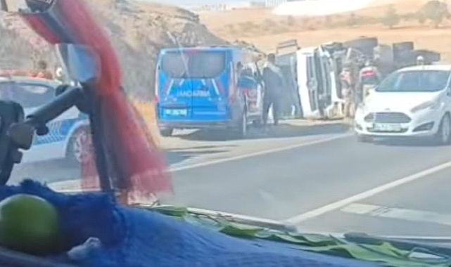 Şanlıurfa’da Feci Kaza: Tır ile Otomobil Çarpıştı, 4 Kişi Yaralandı