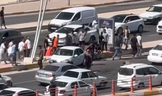 Şanlıurfa’da Otomobil Refüje Çarptı: 4 Yaralı
