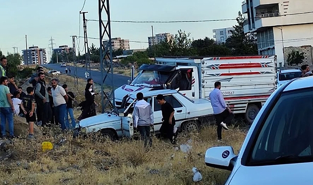 Siverek'te Kamyonet İle Otomobil Çarpıştı! Yaralılar Var