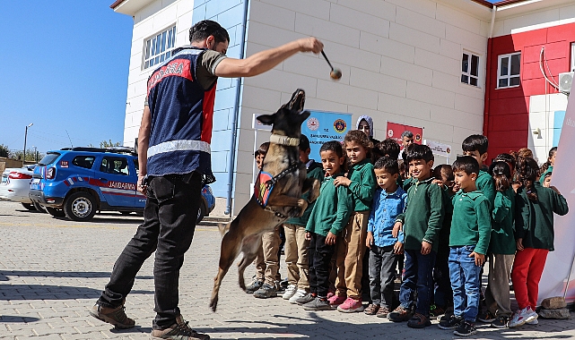 Jandarma’dan Harran’da Öğrencilere ve Ailelere Bilinçlendirme Eğitimi