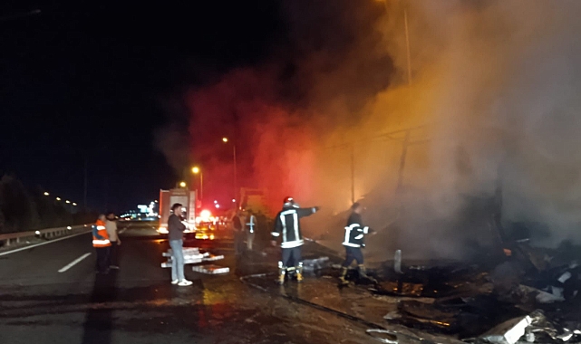 Şanlıurfa - Gaziantep Otoyolunda TIR Yangını Paniğe Neden Oldu