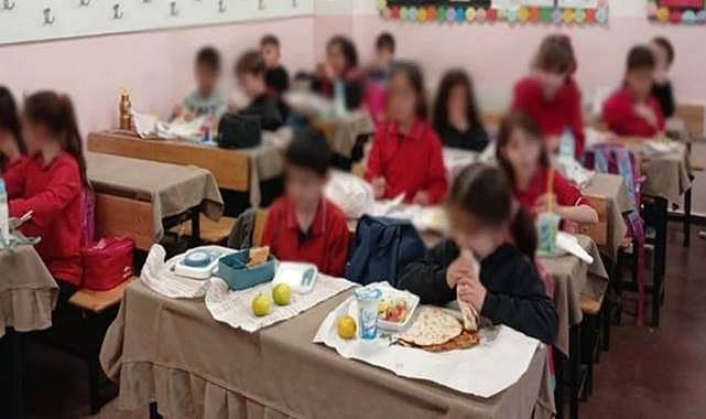 Skandal Olay: Etkinlik Ücreti Veremeyen İki Öğrenci Aç Bırakıldı