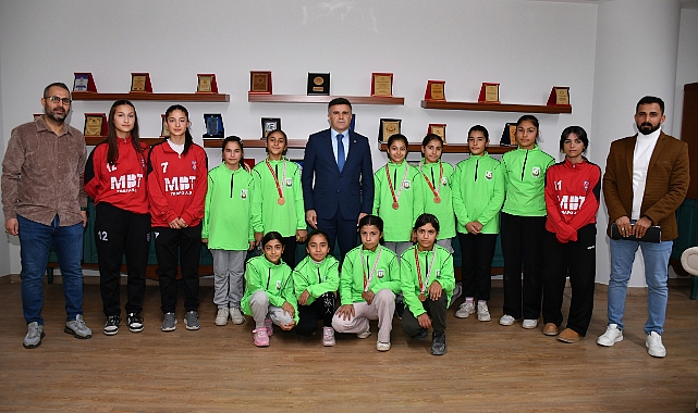 Suruç’un Hokeyde Büyük Başarısı: U-13 Kız Takımı Türkiye 1. Ligi’ne Yükseldi