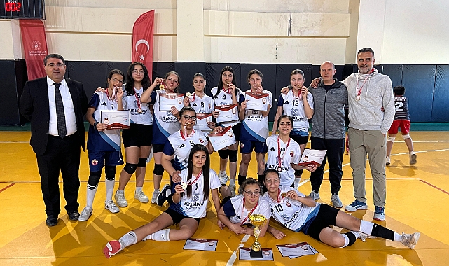 Haliliye Ortaokulu, Yıldız Kızlar Voleybol’da Şanlıurfa Şampiyonu Oldu