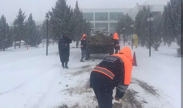 Hilvan’da Karla Mücadele Çalışmaları Aralıksız Sürüyor