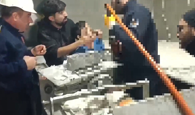 Şanlıurfa'da Hamur Makinesine Sıkışan Çocuk Kurtarıldı