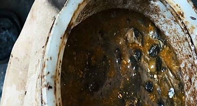 Urfa'da Mide Bulandıran Görüntüler! Kurtlanmış ve Küflenmiş Ürünler İmha Edildi