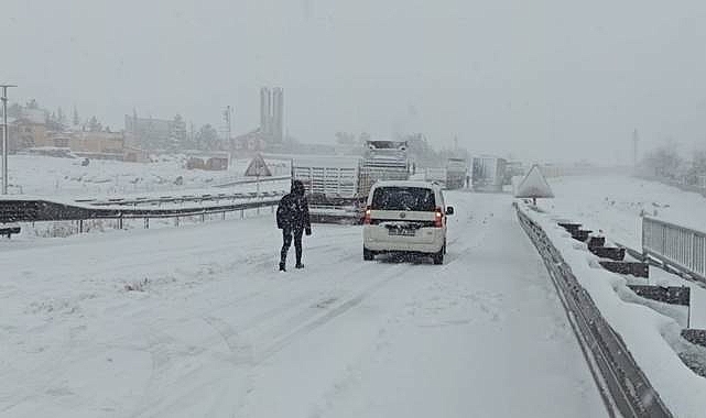 Viranşehir–Şanlıurfa Yolunda Tırlar Yoldan Çıktı