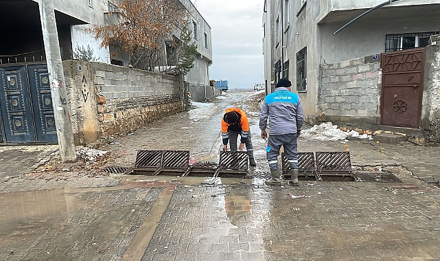 Hilvan’da Aşırı Yağış Önlemi: Mazgallar ve Kanallar Temizlendi
