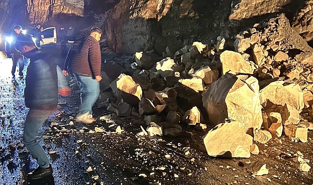 Şanlıurfa'da Heyelan! Yol Ulaşıma Kapandı