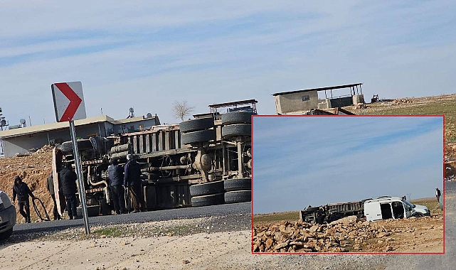 Şanlıurfa’da Pamuk Yüklü Kamyon Şarampole Devrildi!