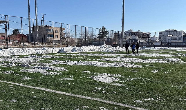 Viranşehir Belediyespor’da Seferberlik: Kar Altındaki Stat Maça Hazırlandı