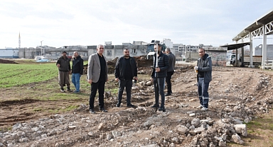 Hilvan’da Salı Pazarı Çevresinde Yol Çalışması Başlıyor