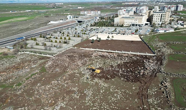 Siverek’te Kadın Doğum ve Çocuk Hastanesi’nin Temeli İçin İlk Kazma Vuruldu