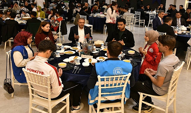 Vali Şıldak Gençlerle İftarda Buluştu